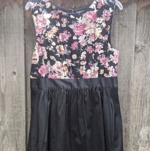 NWT ✨ Beautiful Floral + Black emilyandfin Dress!